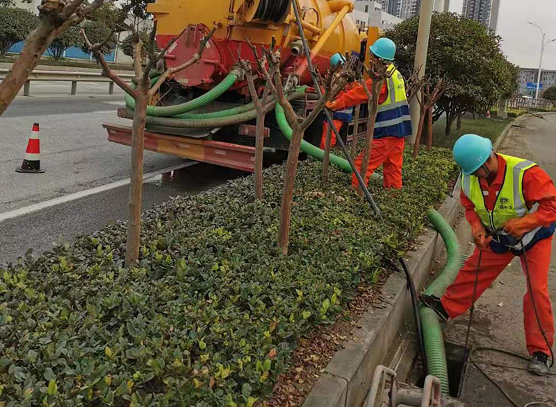 东阁镇市政管道清淤